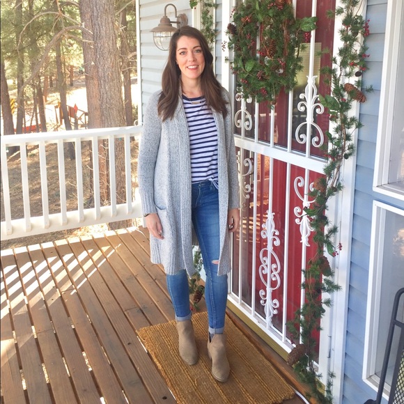 Meet your Posher! 💕 - Picture 2 of 4